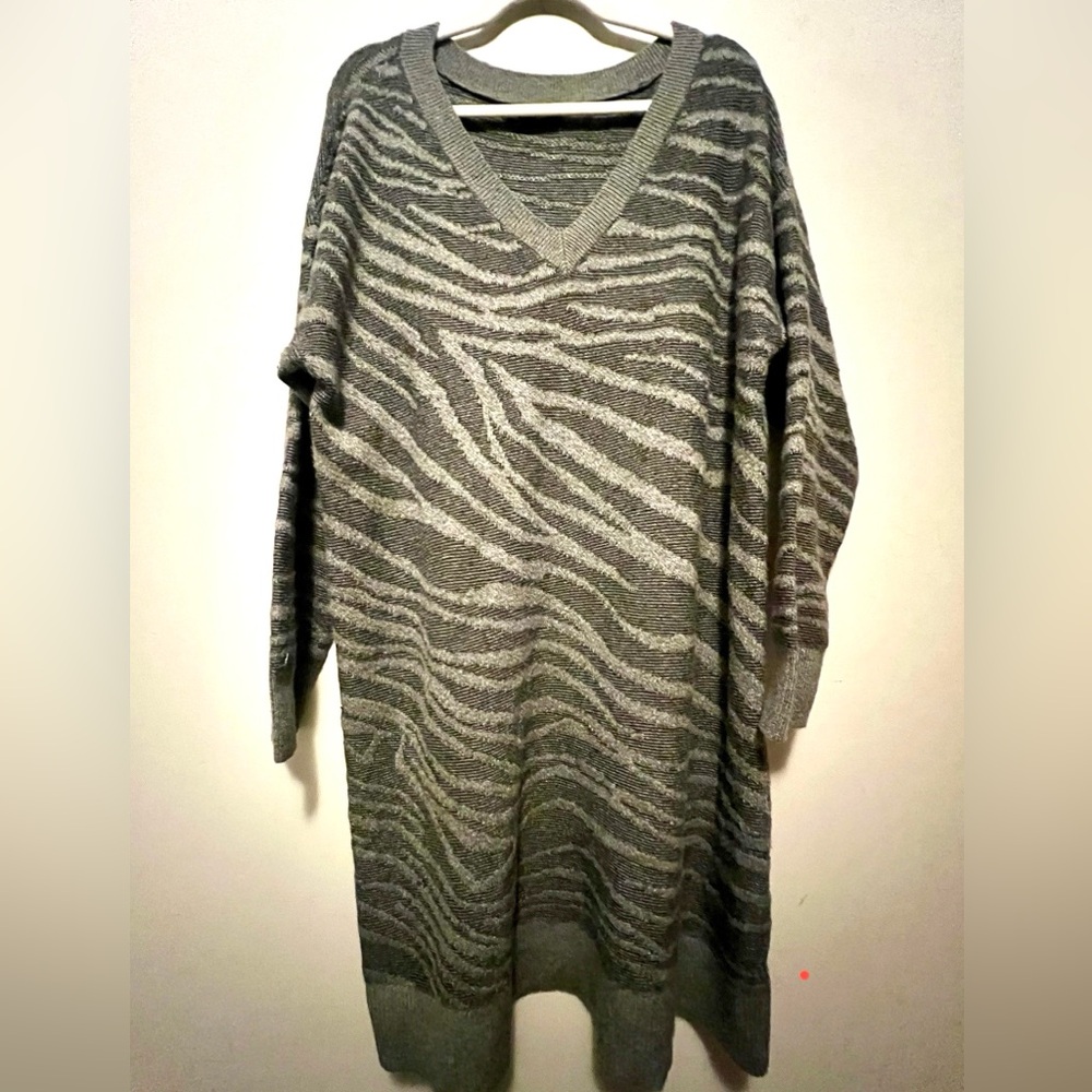 Banana Republic Gray Animal Print V-Neck Sweater Dress